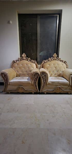 golden colour sofa set 10/8 condition repair able 3