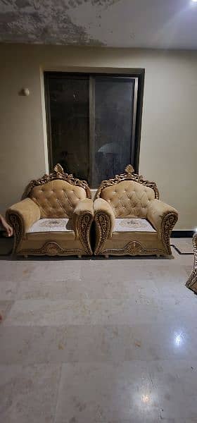 golden colour sofa set 10/8 condition repair able 5