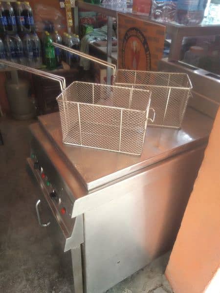 chef point deep fryer in excellent condition with new cylinder and gas 1
