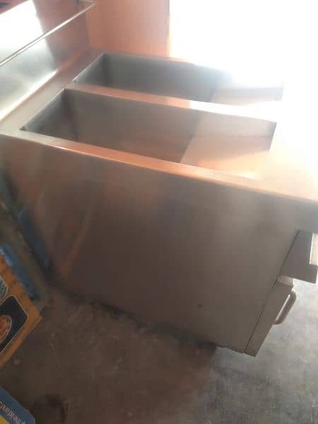 chef point deep fryer in excellent condition with new cylinder and gas 5