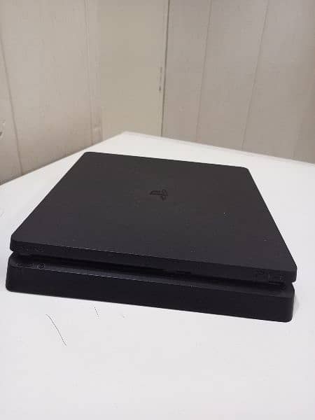 PS4 (PLAYSTATION 4) SLIM with 2 Controllers, game and headset 1