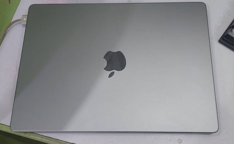 MacBook Pro 2021 16/512 (used) 5