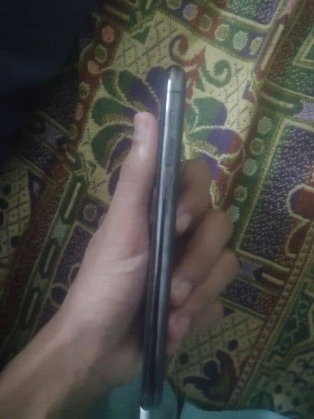 i phone 11pro 256 condition 10/10 panel changed face id issue batery80 2