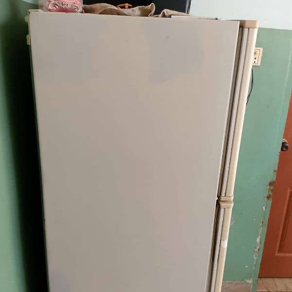national company ka refrigerator hai aur 16 QB he full size 2
