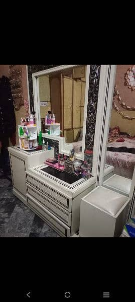 Dressing Table with double mirror , 3 drawers and 1 cupboard 1