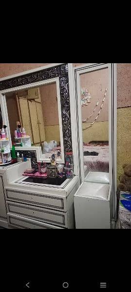 Dressing Table with double mirror , 3 drawers and 1 cupboard 2