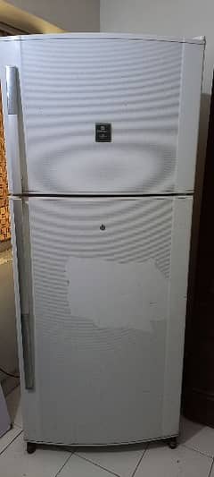 selling dawlance fridge