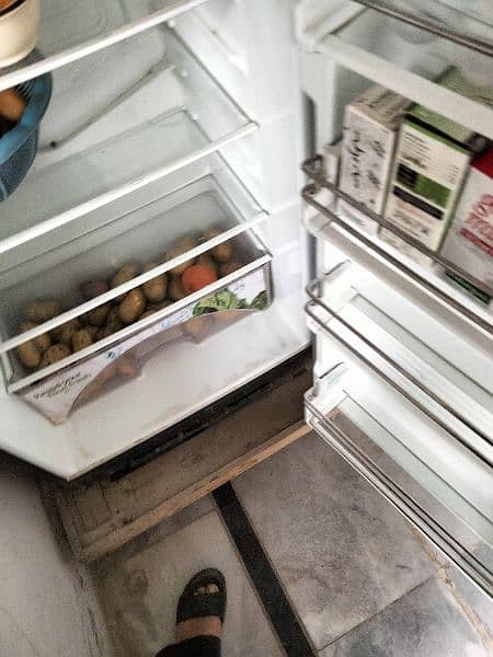 Dawlance medium size inverter refrigerator 3