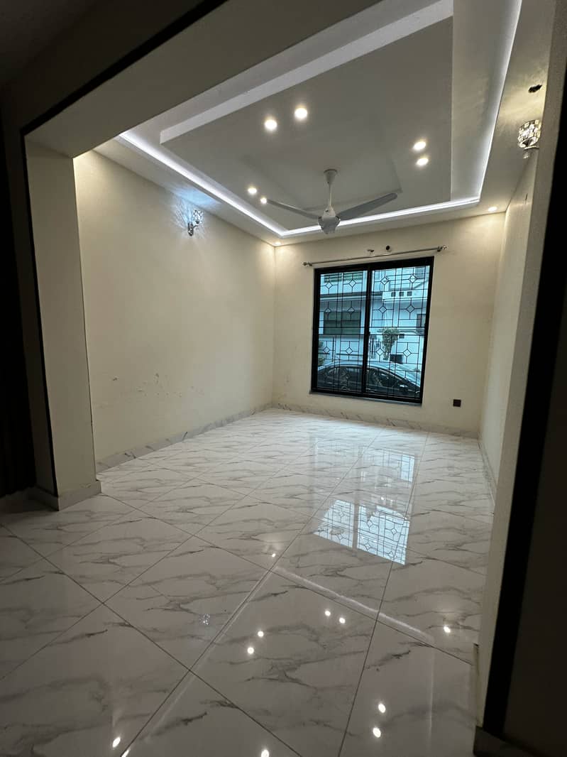 BRAND NEW TYPE HOUSE AVAILABLE FOR SALE IN WAPDA TOWN 5