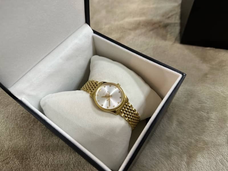 Luxury Gucci (G-Timeless) Watch with original box and packaging 4