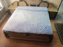 complte bed set with dressing without mattress