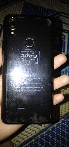 vivo y11 one hand use 10/10 condition only phone 4