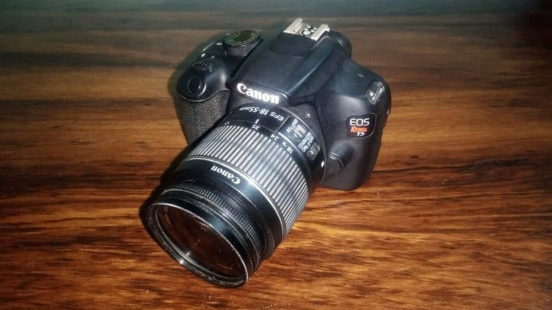 Canon EOS REBEL T5 1200D with the entire set 4