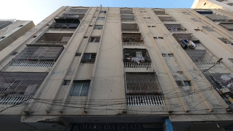 Prime Location Flat In Gulshan-e-Iqbal - Block 7 Sized 1200 Square Feet Is Available 0