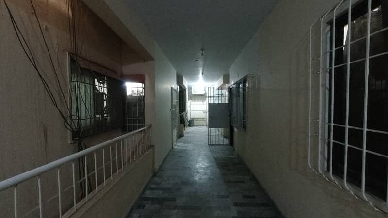 Prime Location Flat In Gulshan-e-Iqbal - Block 7 Sized 1200 Square Feet Is Available 6