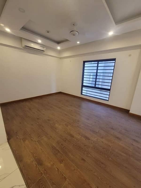 Perfect 2000 Square Feet Flat In Metropolis Residency For sale 5
