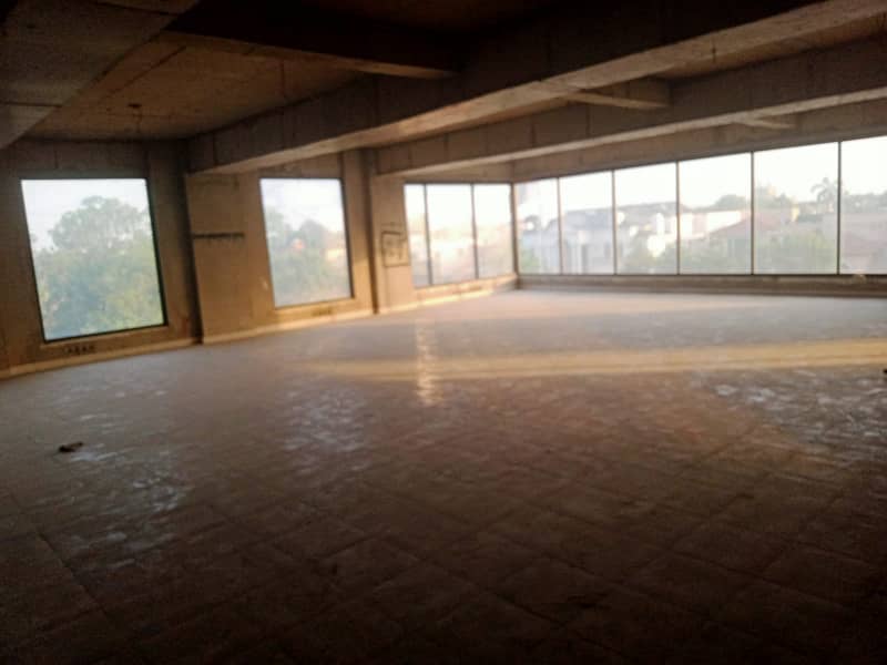 65000 square feet first floor office with lift for rent phase 1. 4