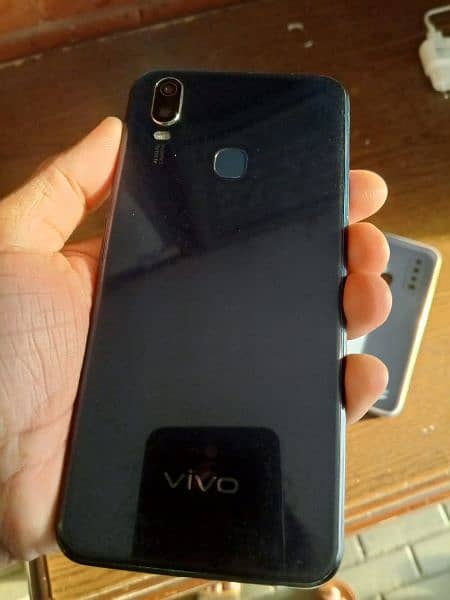 Vivo y11 3/32 All ok with box and charger 14999/_ 3