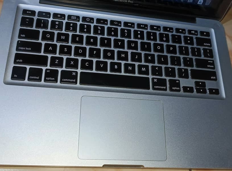 Apple Macbook Pro 1