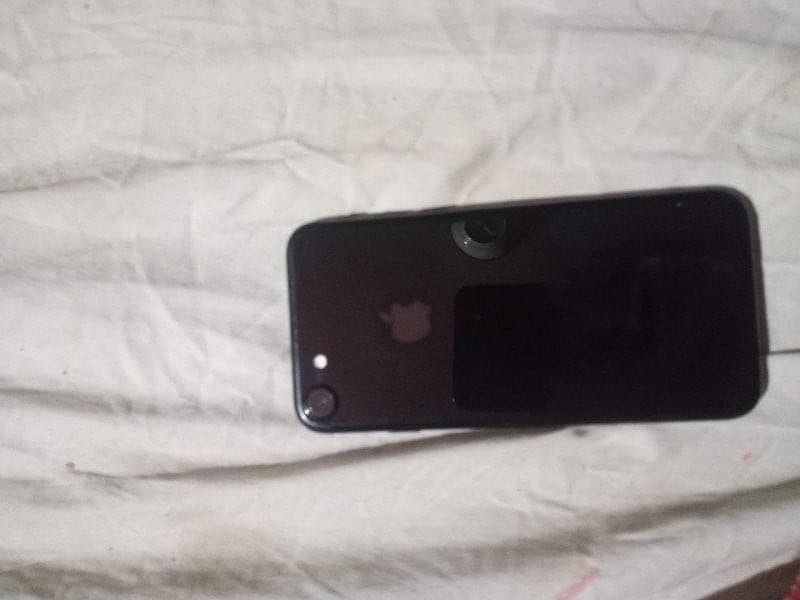 iPhone 7 non pta 10 by 10 condition jet black 4