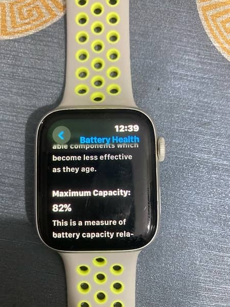 Apple watch series 4, 44mm 82% battery 3