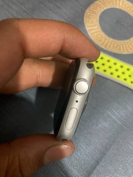Apple watch series 4, 44mm 82% battery 6