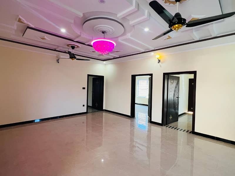 10 Marla Triple Storey Triple Unit House Available For Sale In Gulshan Abad. 5