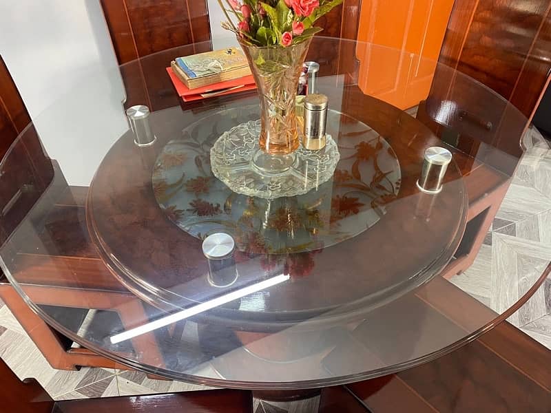 Round Dining Table 1