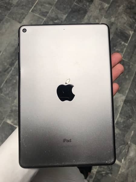 Ipad mini 5th generation 64gb with box and original charger 1