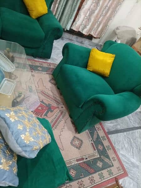 6 seater sofa set with cusions in reasonable price 1