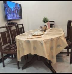6 seater dining table, good quality good condition