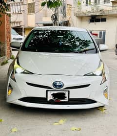 Toyota prius s saftey package pearl white krot