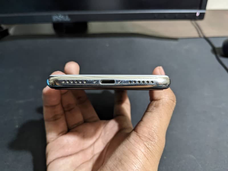 iPhone X 64GB Non-PTA (with small dot) 4