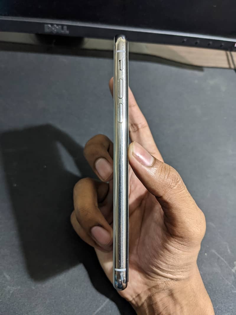 iPhone X 64GB Non-PTA (with small dot) 5