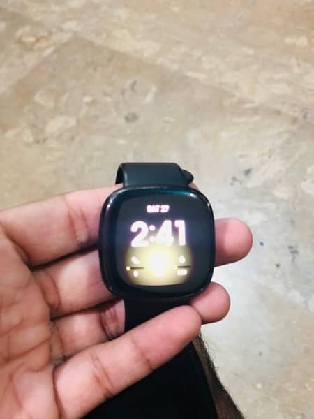 FITBIT VERSA 3 WITH GENIUNE CHARGER CABLE AND BOX CONDITION WISE 10/10 3
