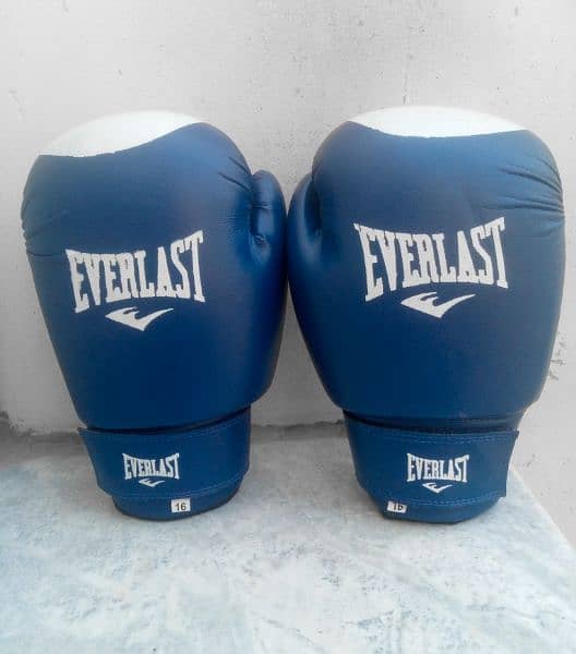 boxing gloves for sale condition 10/9 hai 0