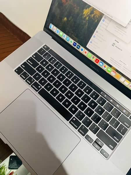 Apple MacBook Pro 2019 Core i9 16GB/512 SSD 15.4’. inches 14