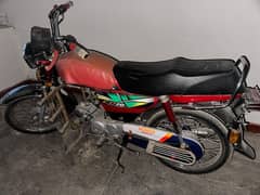 Bike 2022 buht kam used hai aor kaafi arse se store mein khri hai, 0