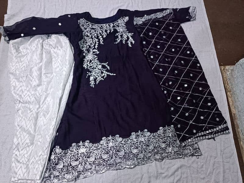 Fancy and party wear dresses for sale. 5