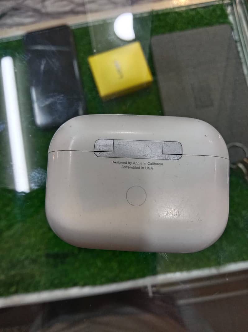 Slightly used iphone AirPods pro with complete box 0