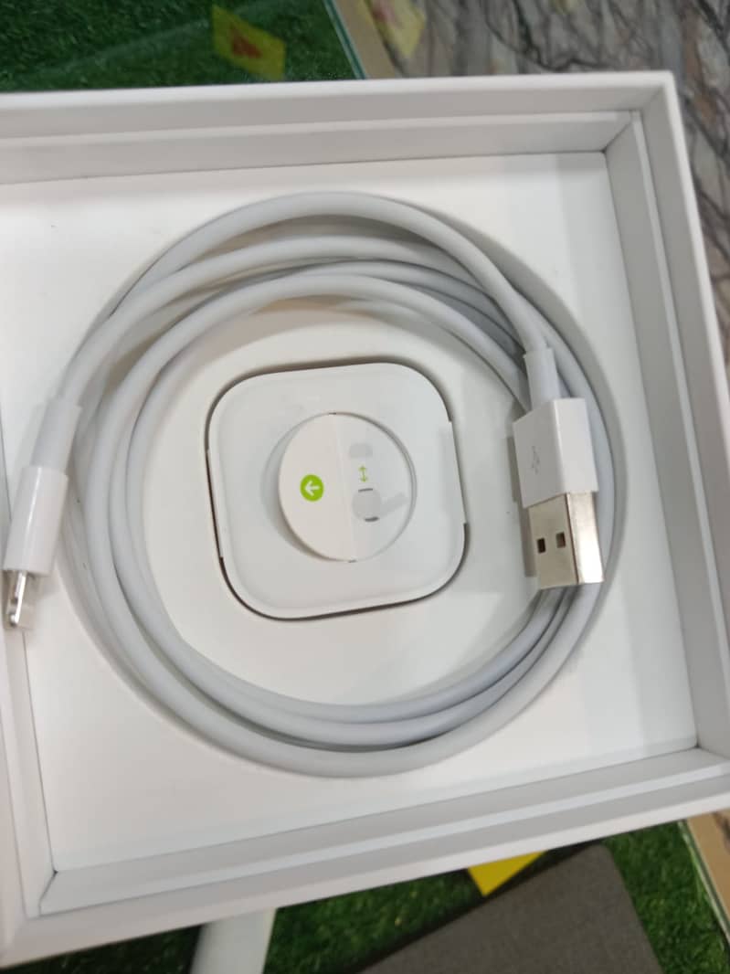 Slightly used iphone AirPods pro with complete box 1