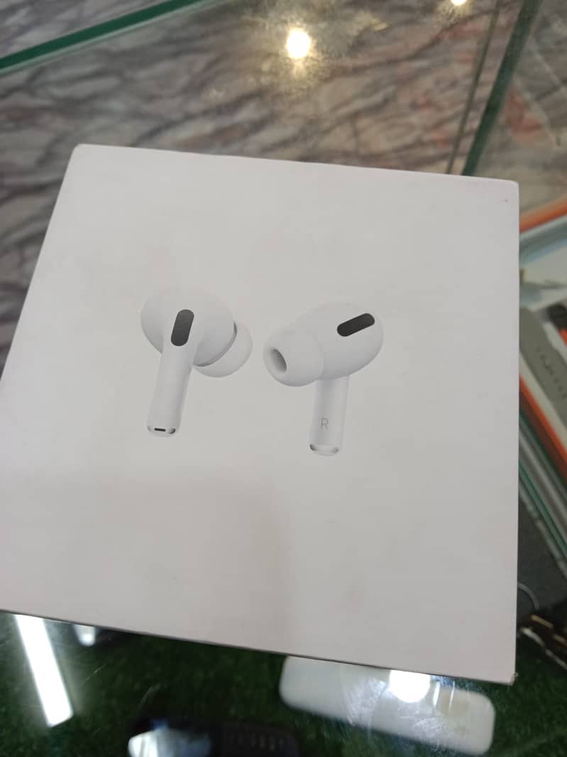 Slightly used iphone AirPods pro with complete box 3