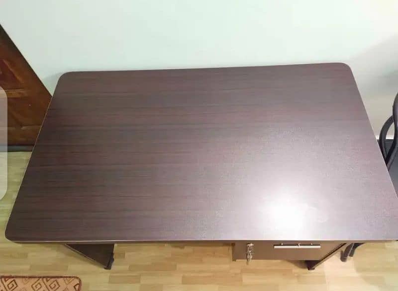 Computer Table with good condition 3