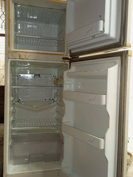 refrigerators 0