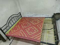 Double bed iron charpai  nelon bunai k Sath new design me 5ft by 7 ft,