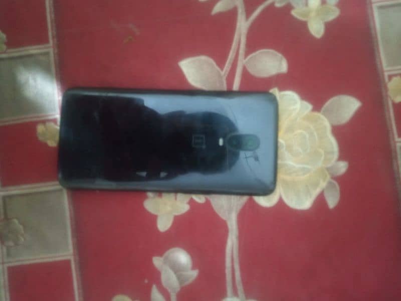 One Plus 6T 8 gb ram 128 with charger  back crack hai no repair no 1
