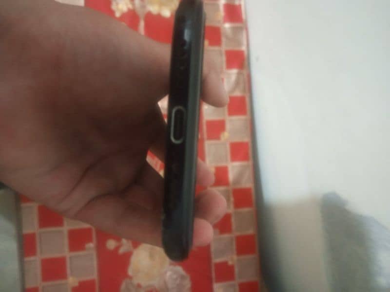 One Plus 6T 8 gb ram 128 with charger  back crack hai no repair no 2