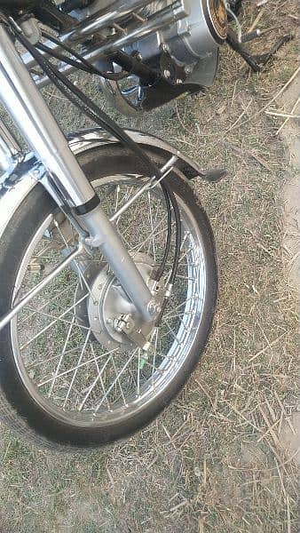 totally genuine all ok bike singale hand use 1st owner 5