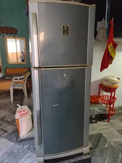 Dawlance refrigerator condition 6/10 price is negotiable