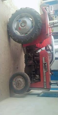tractor 240 Messi